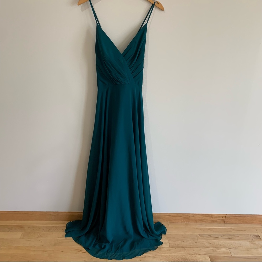 NEW David's Bridal Emerald Green Long Spaghetti V Neck Dress Size 6
